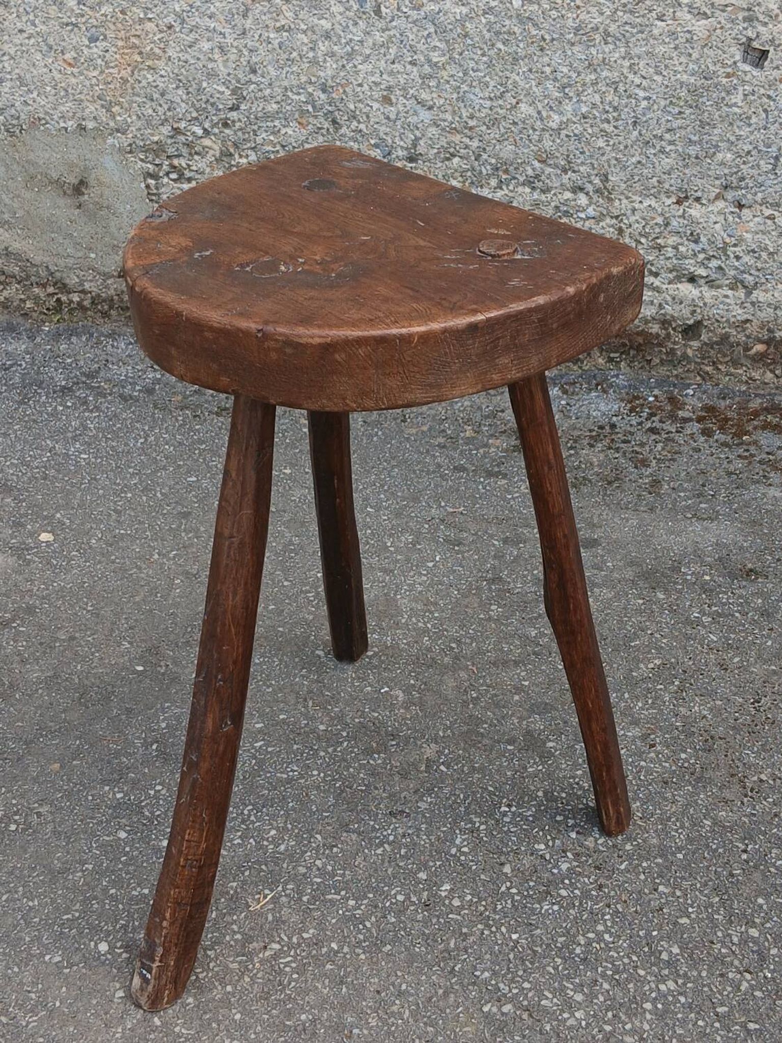 Farmhouse tripod stool in oak