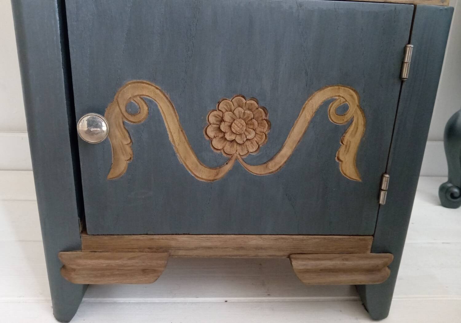 Bedside table / Side table