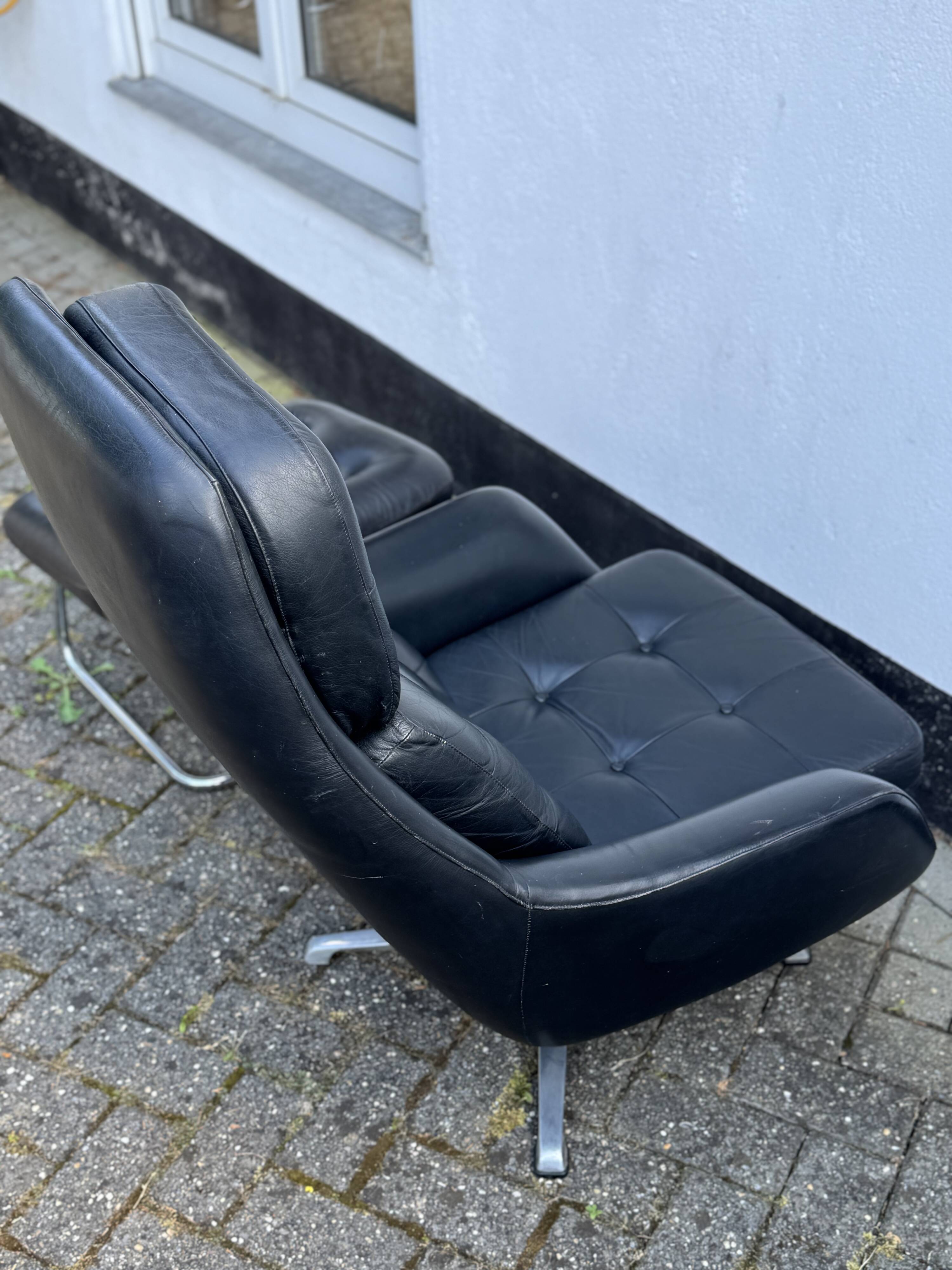 Fauteuil pivotant vintage Bramia avec repose-pieds