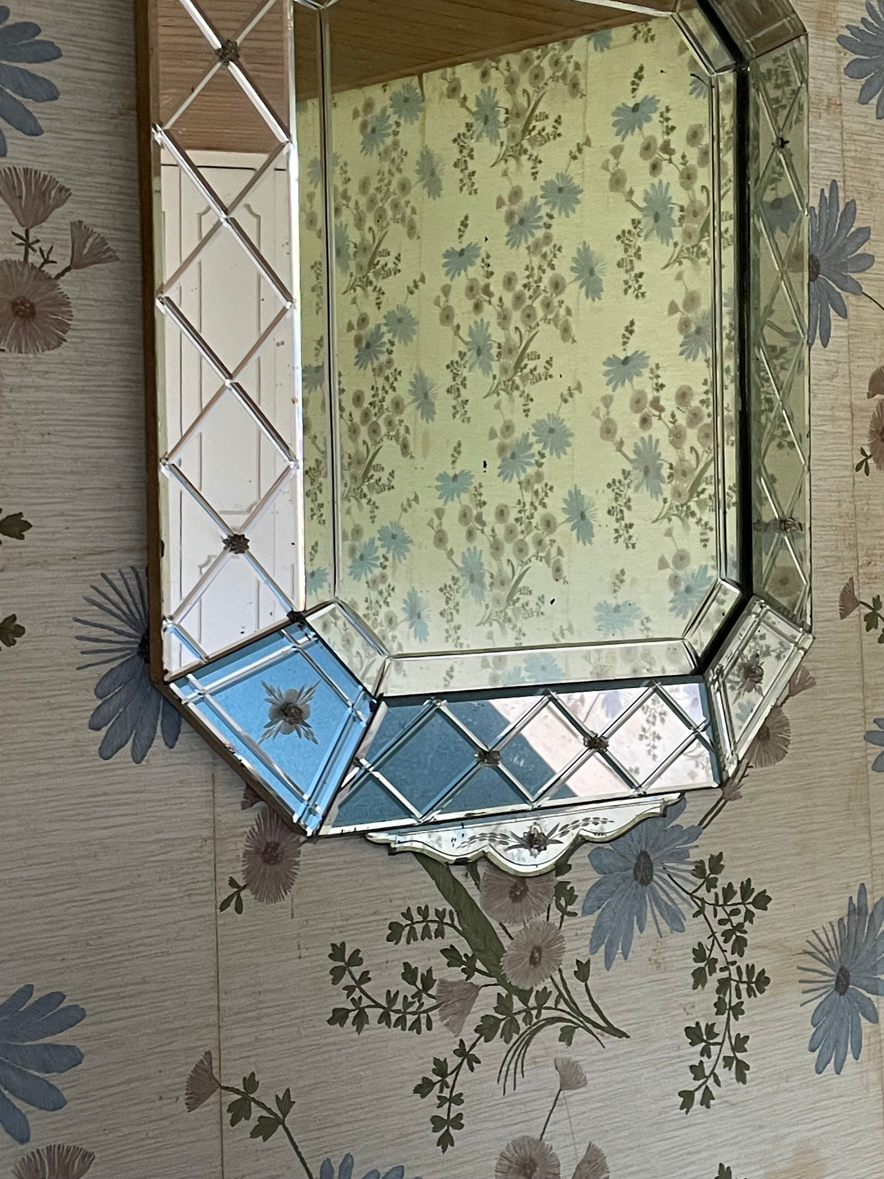 Venetian mirror with pareclose 19th / 20th century Height 80 cm