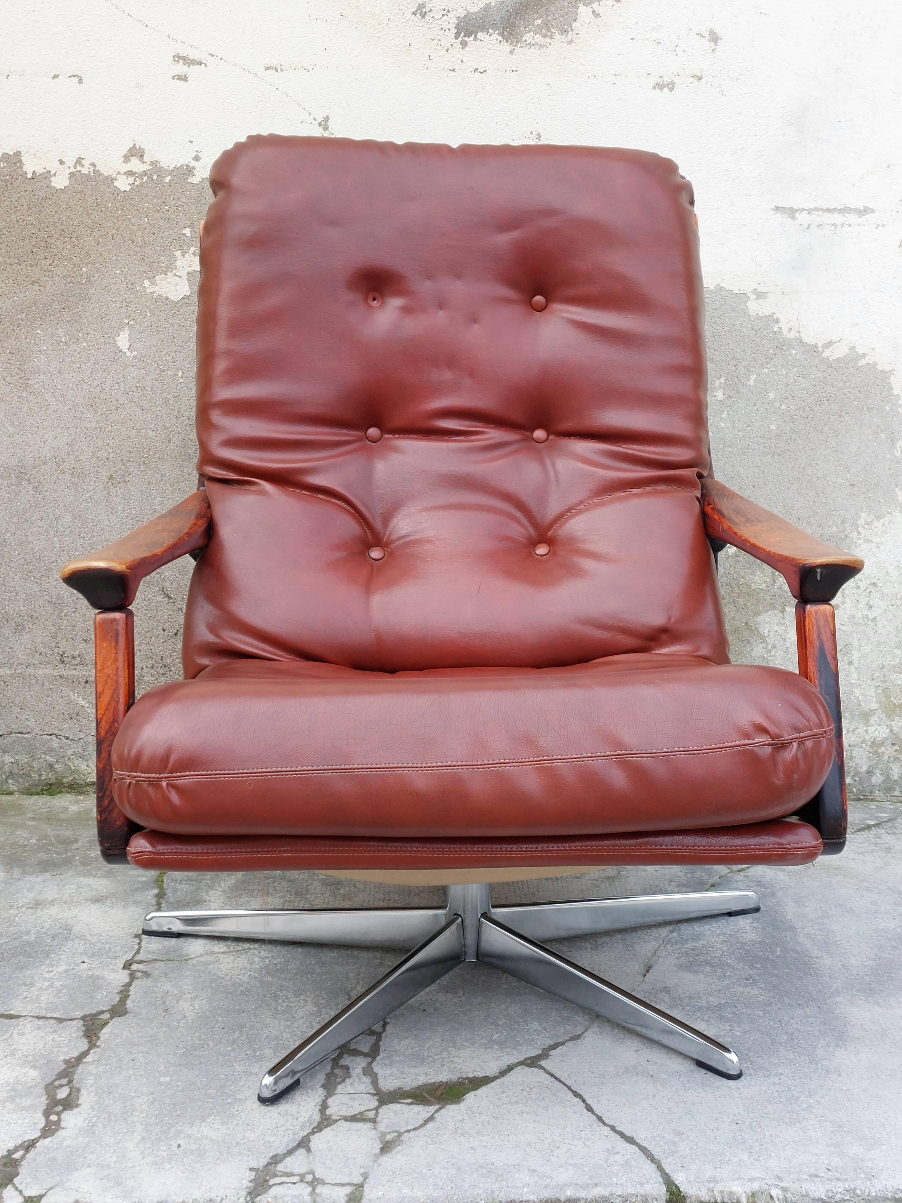 Rotating armchair in vintage skaî 1970