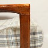 Fauteuil vintage, coussins à carreaux neufs, état d'origine du bois des années 1970