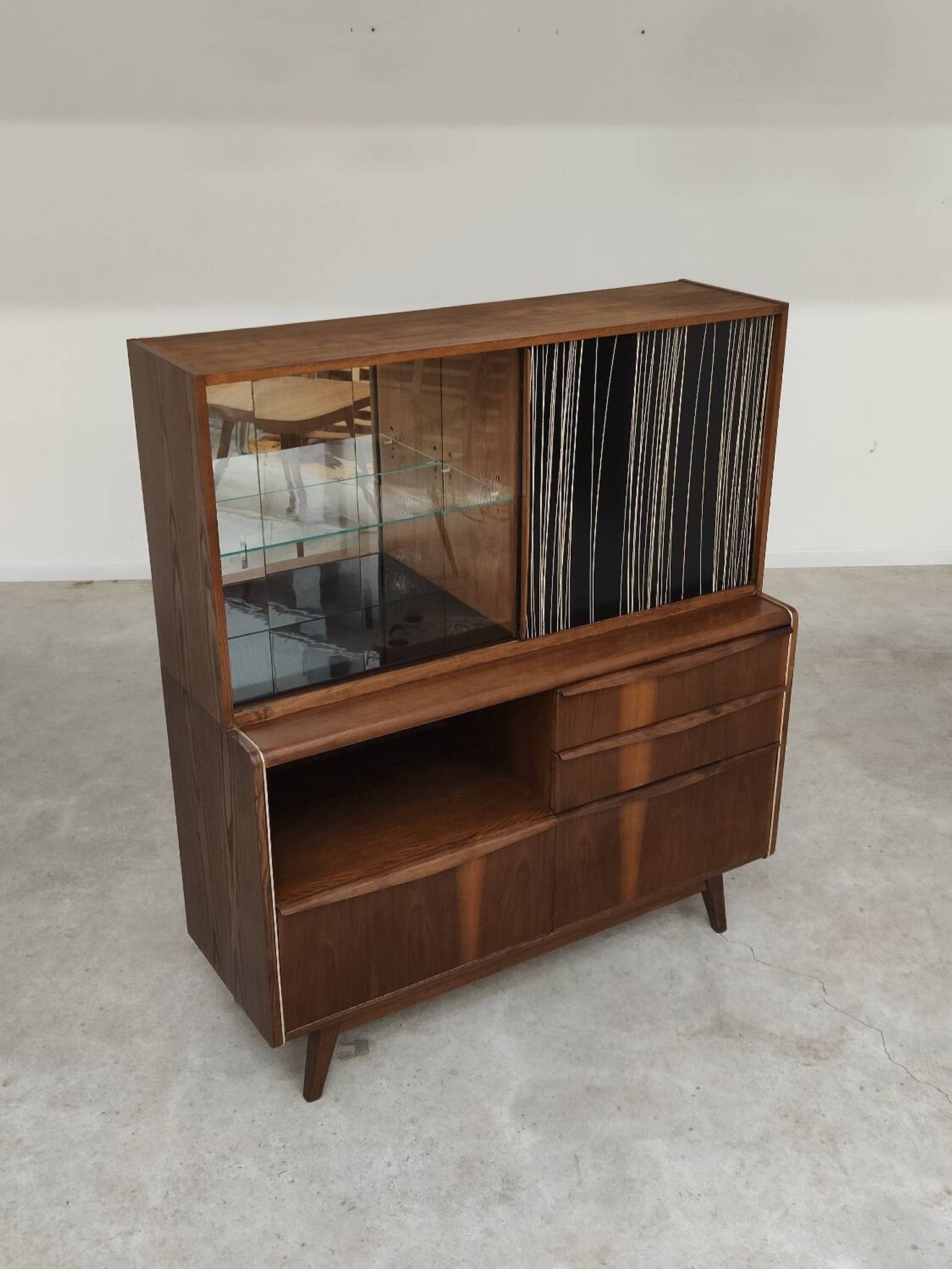 Buffet vaisselier U372/386 B.Landsman et H.Nepozitek pour Jitona 1960
