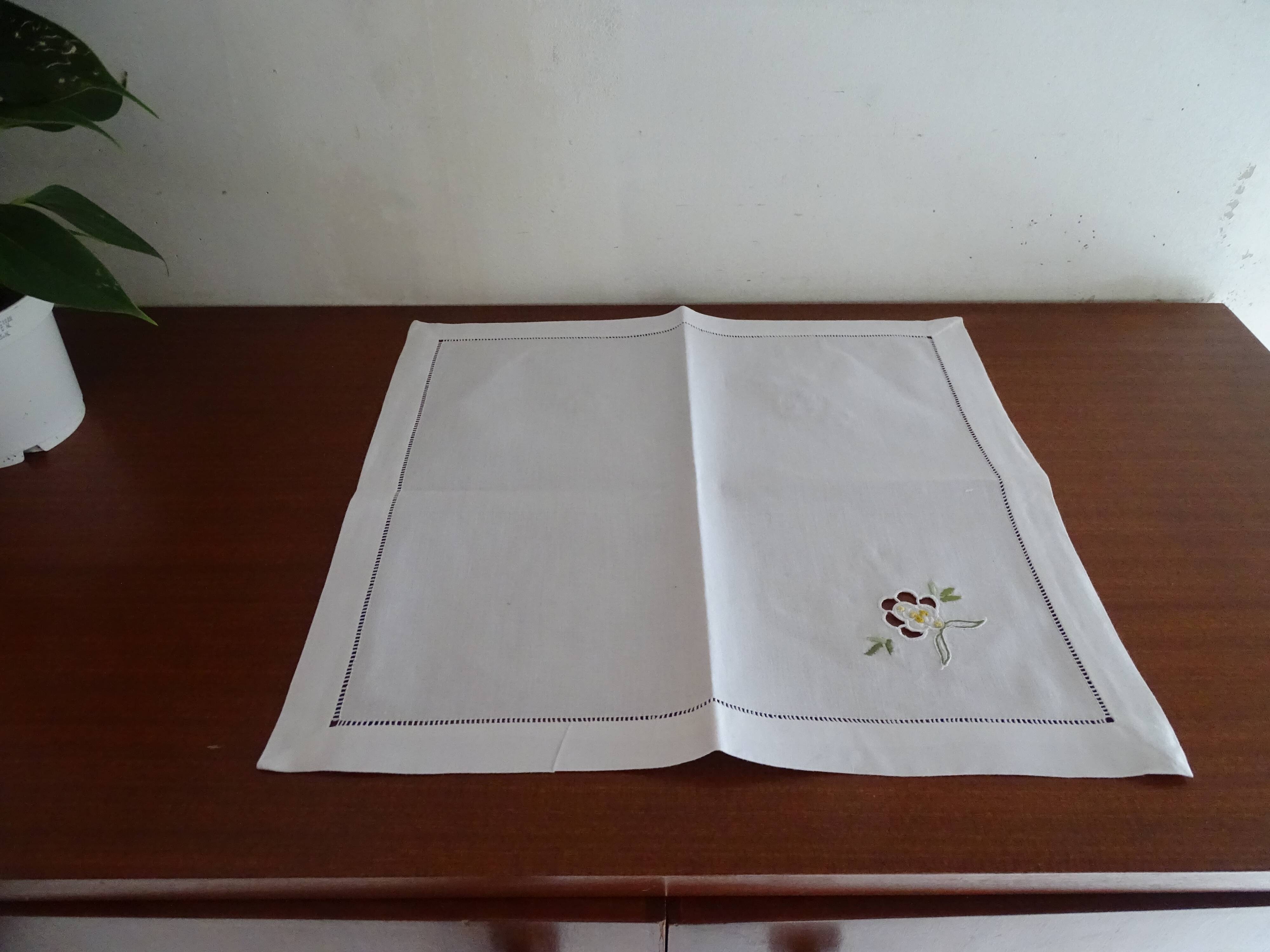 12 napkins with flower embroidery 42 x 38 in linen