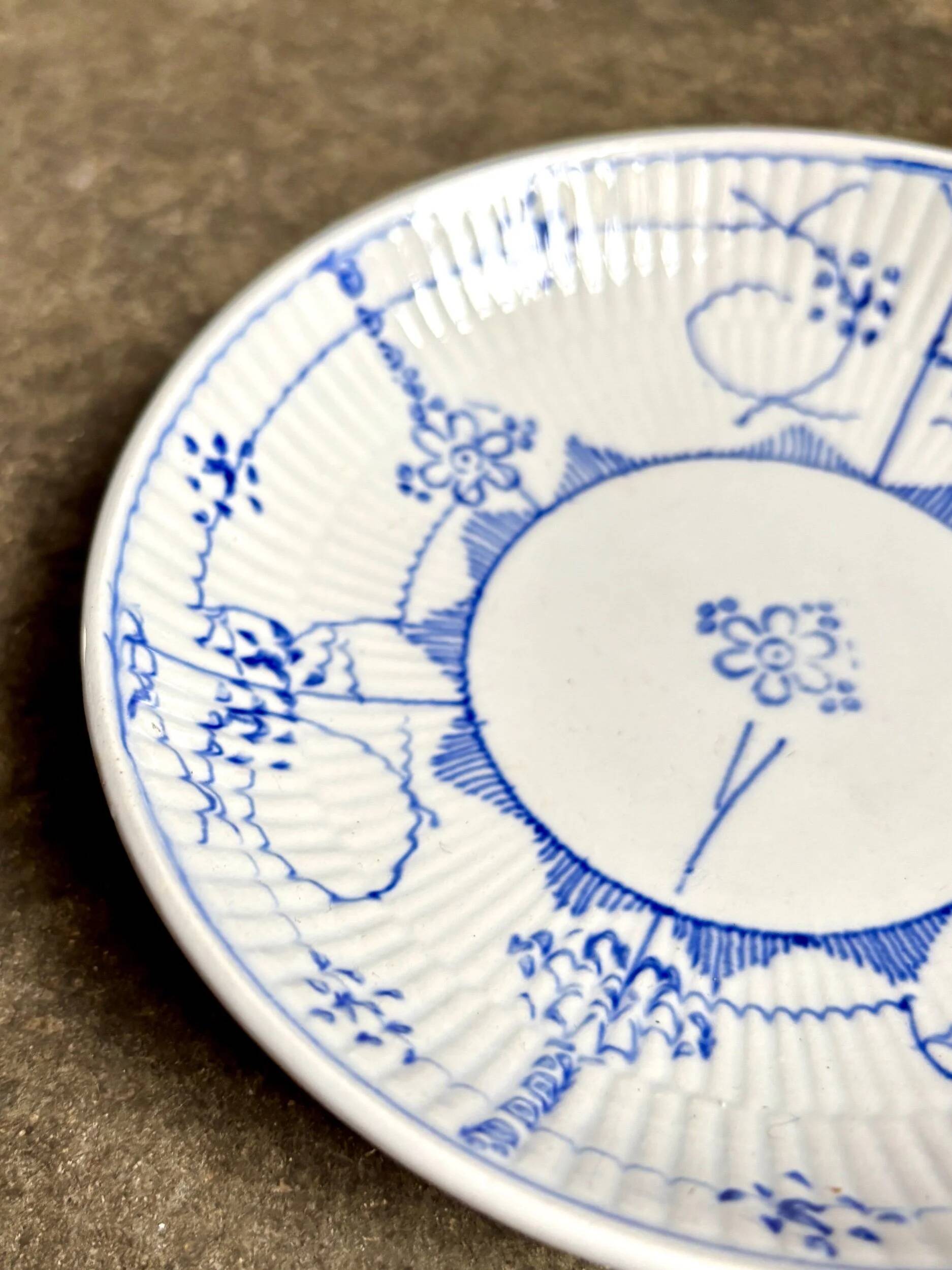 Bowl, bread plate Sarreguemines, "Copenhagen" service in blue earthenware.