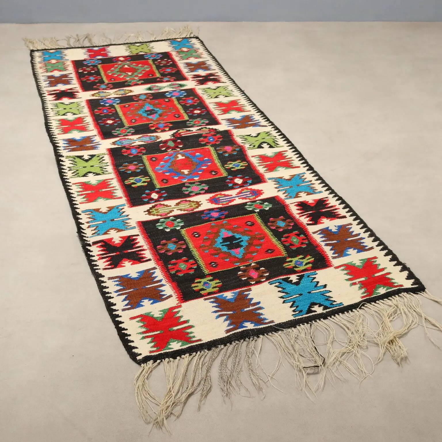 Antique kilim rug in wool, finely knotted, handmade 90 x 35 in.