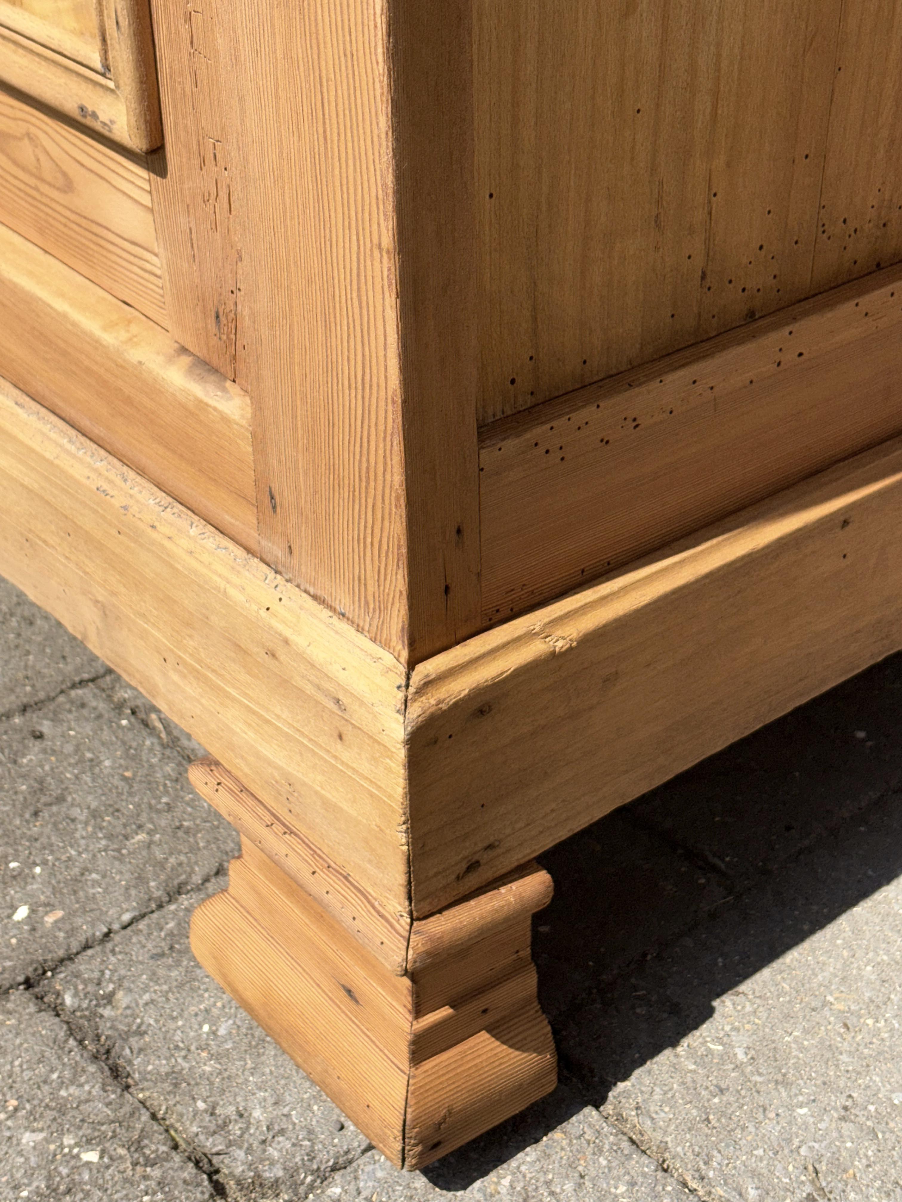 buffet parisien ancien en bois fruitier et pin