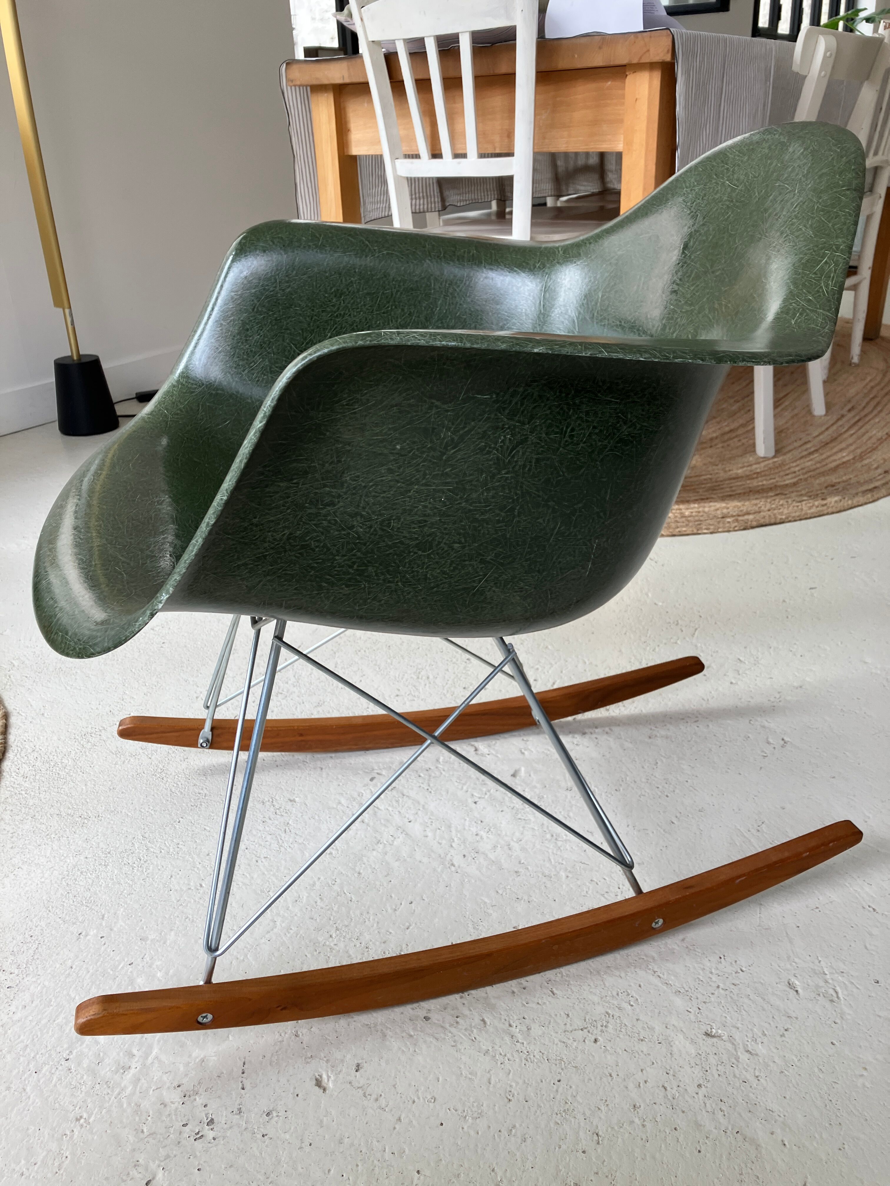 Rocking chair/Chaise à bascule fibre de verre de Charles & Ray Eames