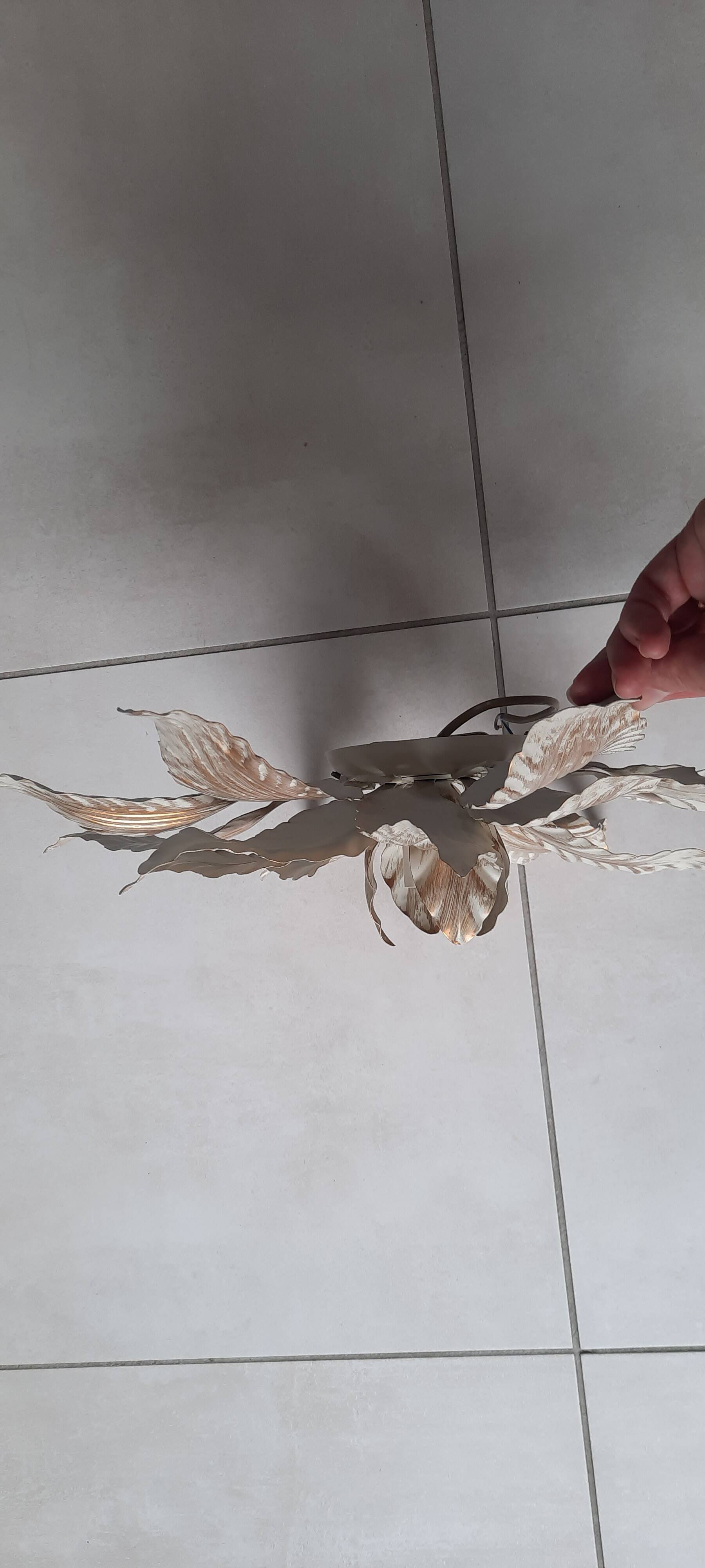 Metal flower wall light