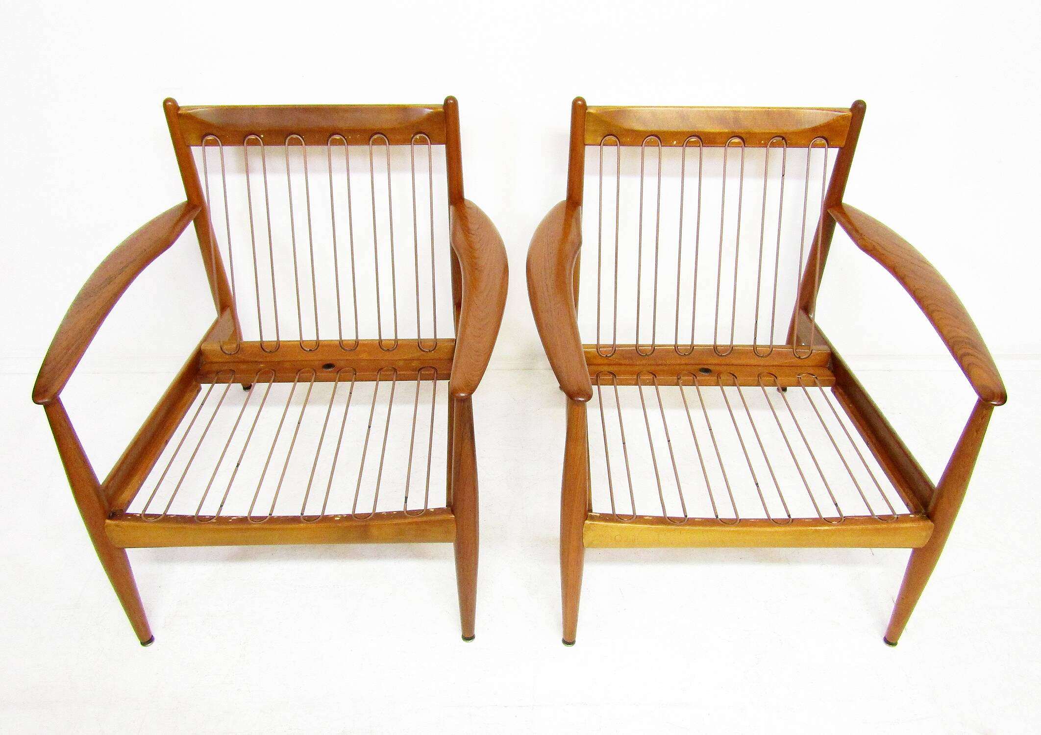 Two "118" Lounge Chairs by Grete Jalk
