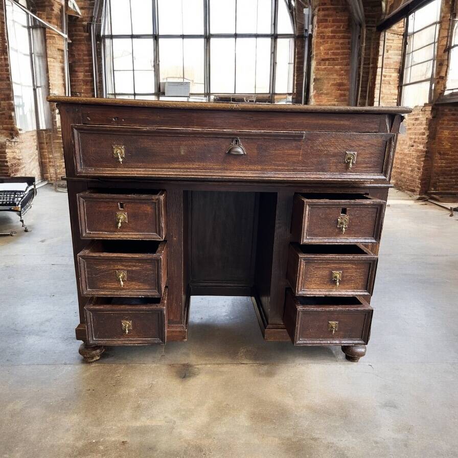 Vintage desk/Antique desk in solid oak
