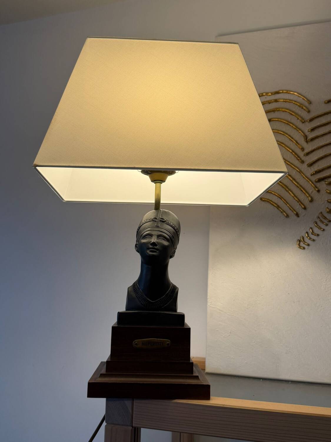 Vintage Egyptian-Inspired Table Lamp – Bust of Queen Nefertiti