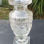 Vase cristal taillé forme Médicis