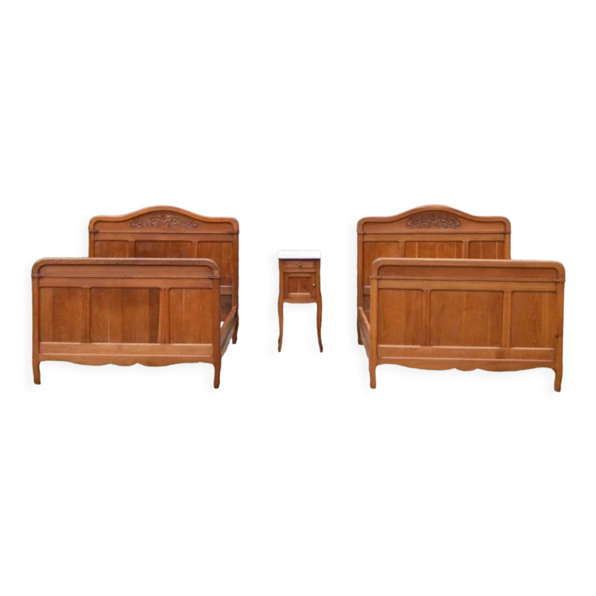 Pair of beds and Art Nouveau bedside in oak, France, circa 1910