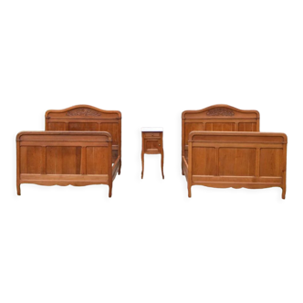 Pair of beds and Art Nouveau bedside in oak, France, circa 1910