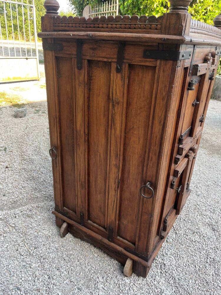 Storage unit with 4 doors