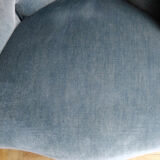 Armchair in blue velvet