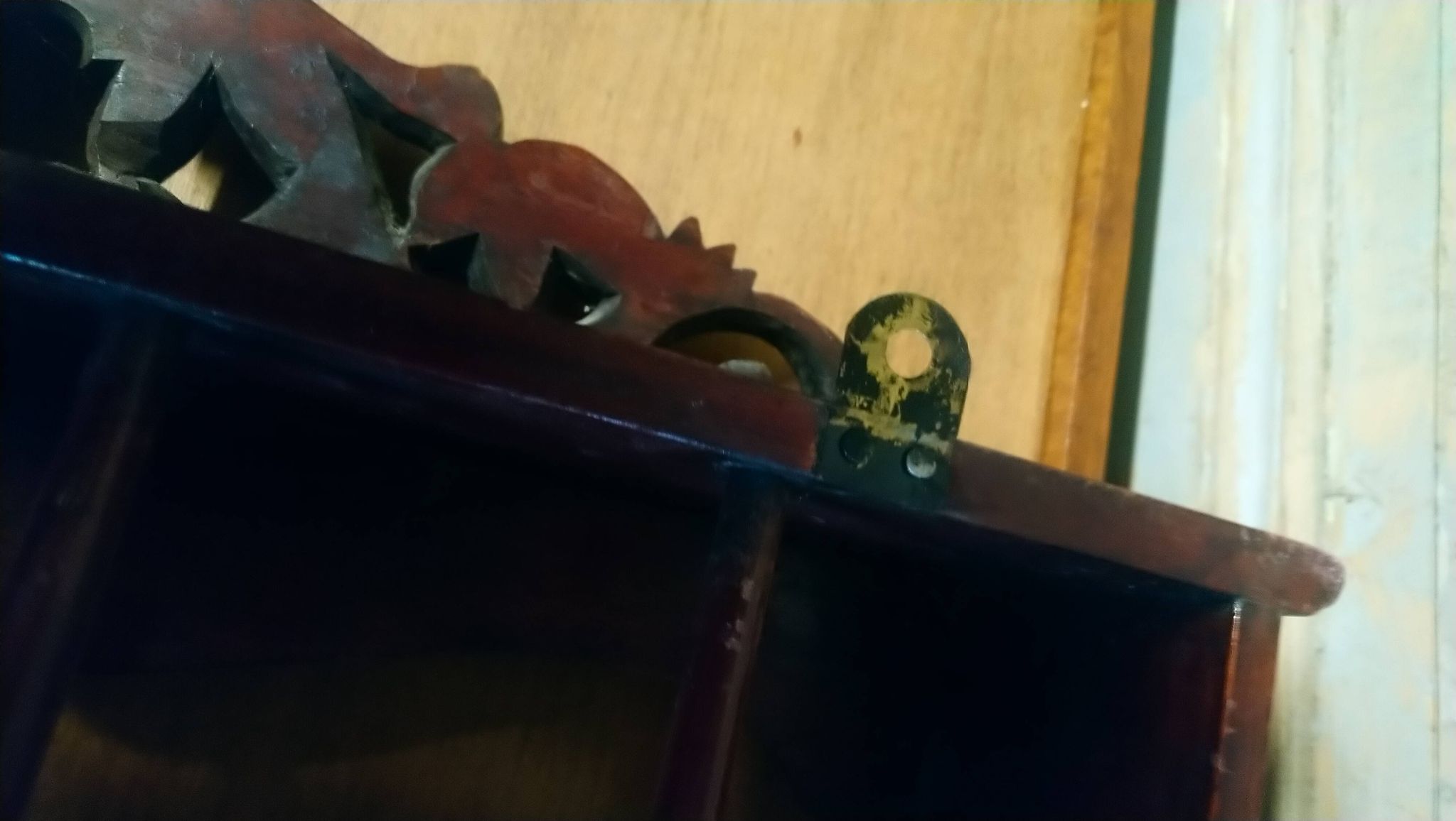 Etgère murale en bois sculpté pour collection ou autre.