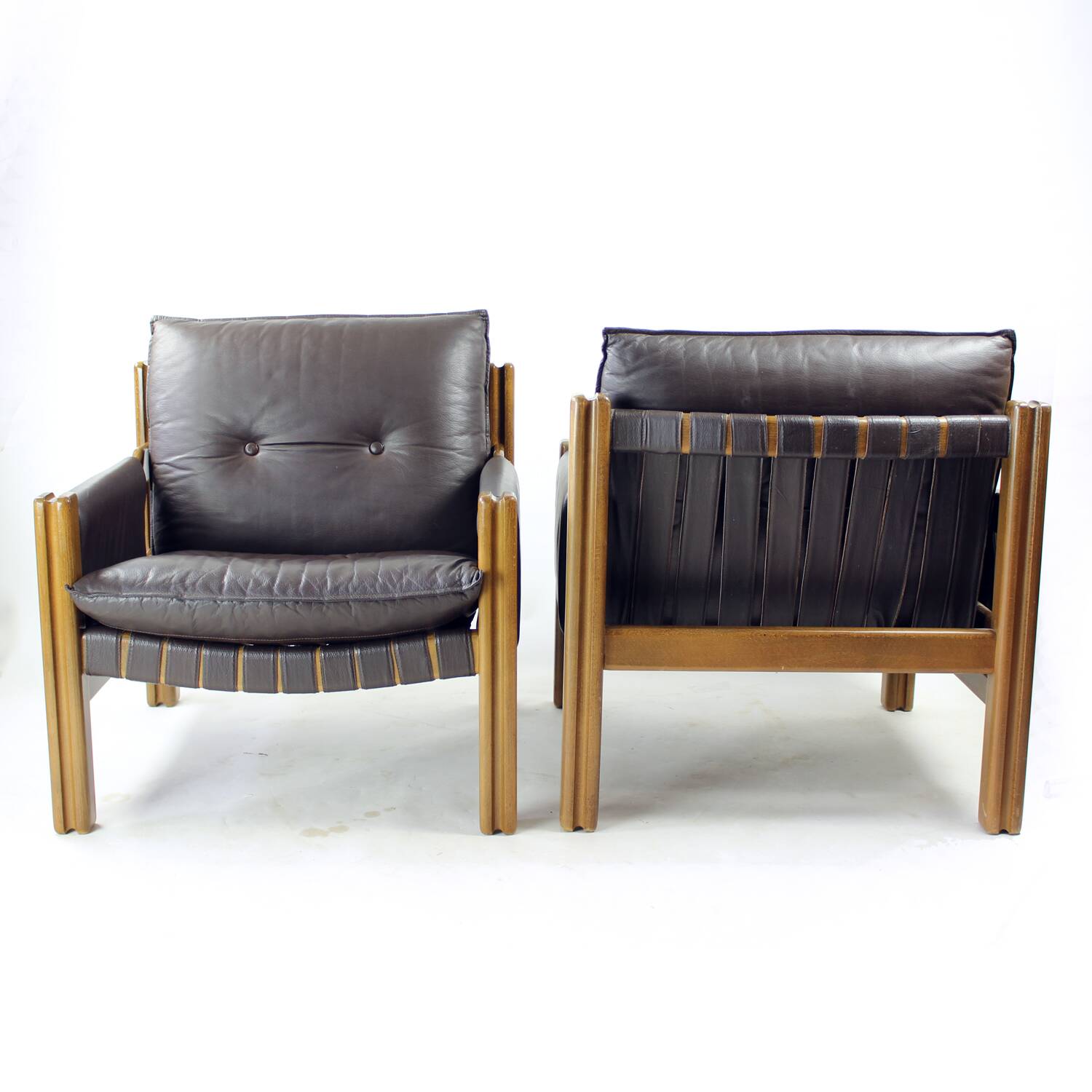 Lot de 2 chaises longues en cuir marron et noyer par Ton, Tchécoslovaquie