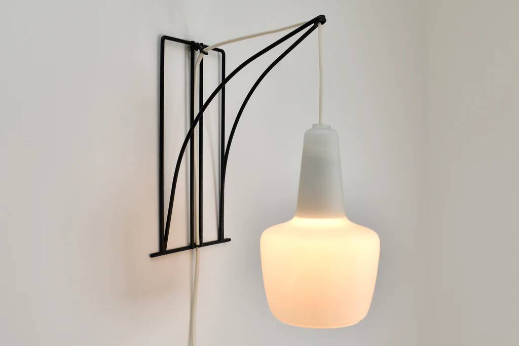 Modernist wall light with metal and glass wire