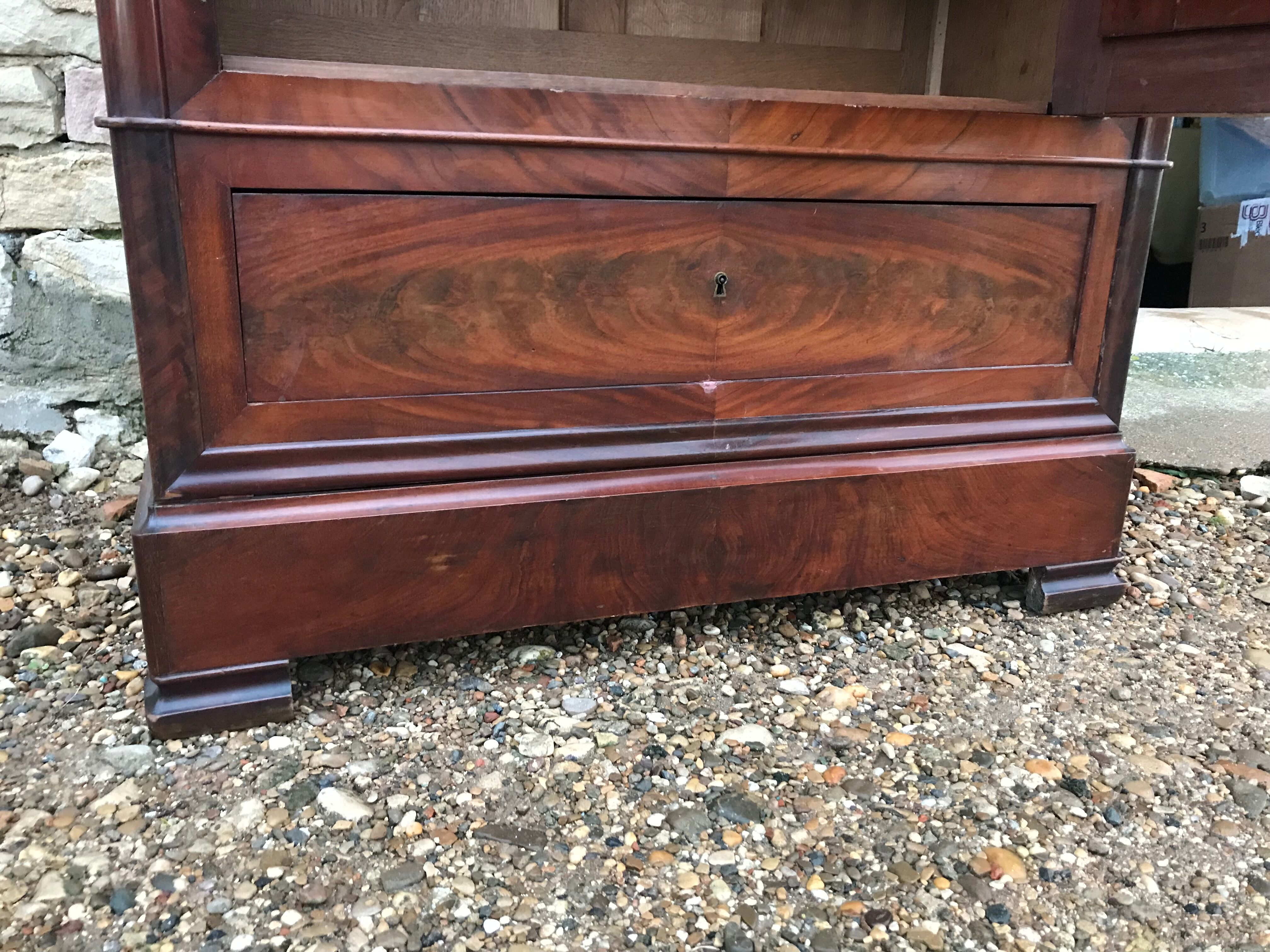 Ice Louis Philippe mahogany Cabinet