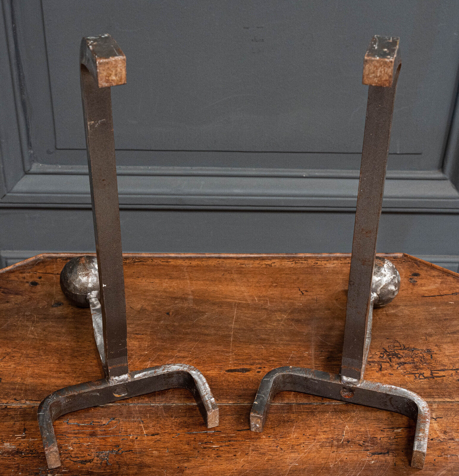 Pair of 1930 modernist chenets decorated with a ball