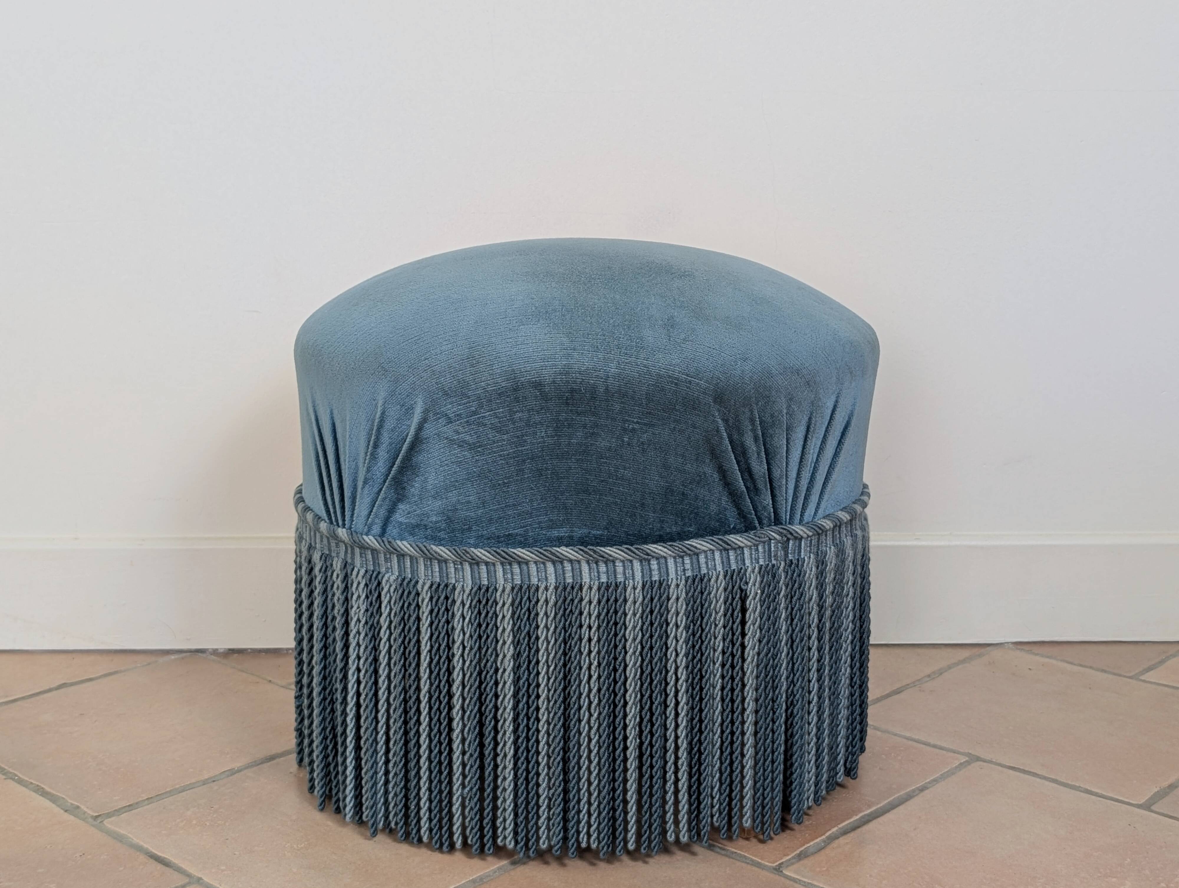 Frog chairs and pouffe