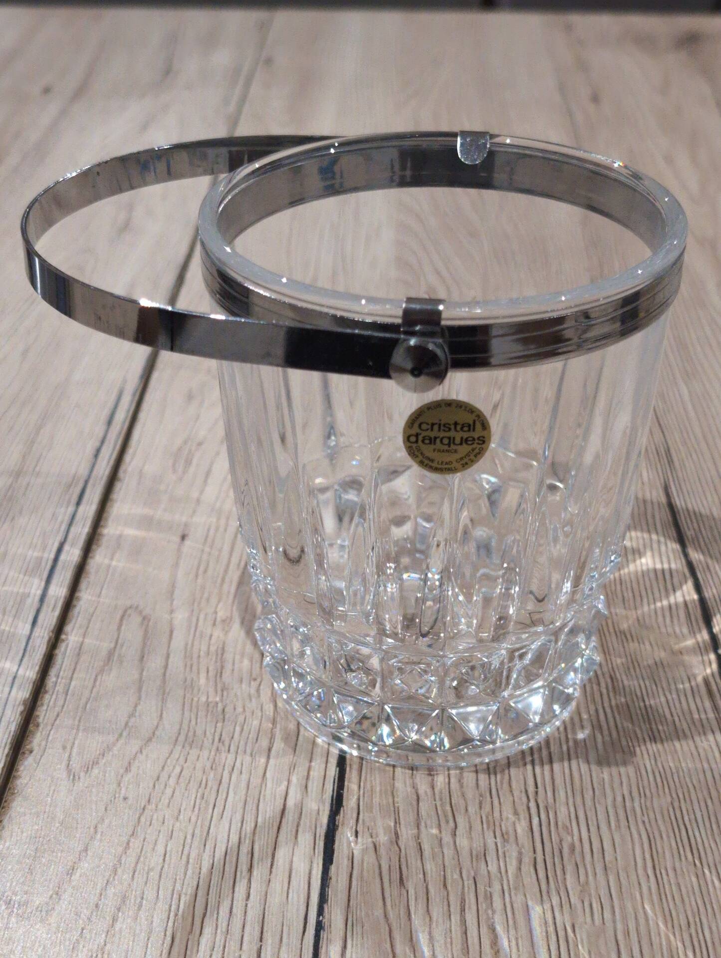 Crystal ice bucket from Arques model Longchamp with diamond point, metal handle.
