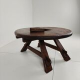 Table basse ronde rustique en chêne, style brutaliste, France, années 1960, milieu du XXe siècle