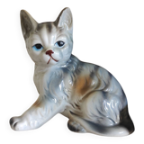 Figurine, Cat statuette, in old 20th century enameled ceramic. Animal figurine, vintage feline