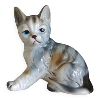 Figurine, Cat statuette, in old 20th century enameled ceramic. Animal figurine, vintage feline