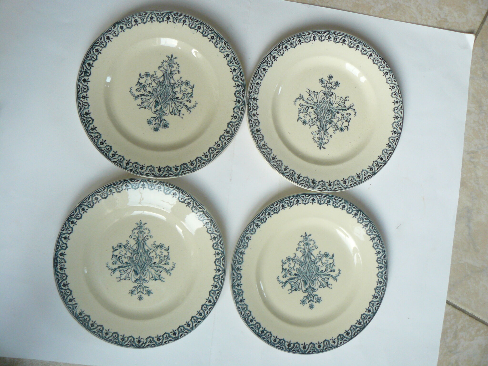 Lot of 4 flat plates Alhambra de Salins iron earth