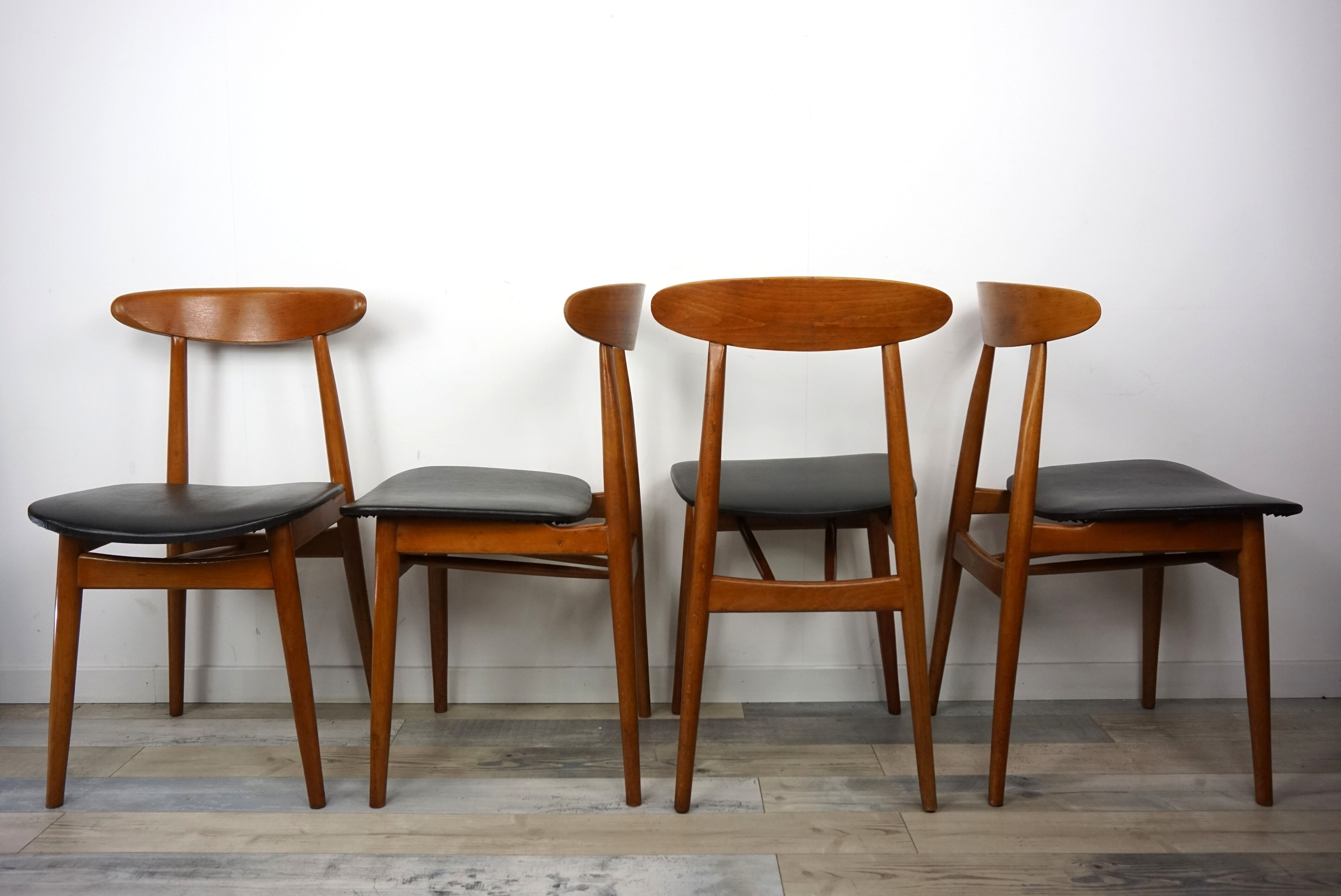Set of 4 chairs 60s in teak and black leatherette