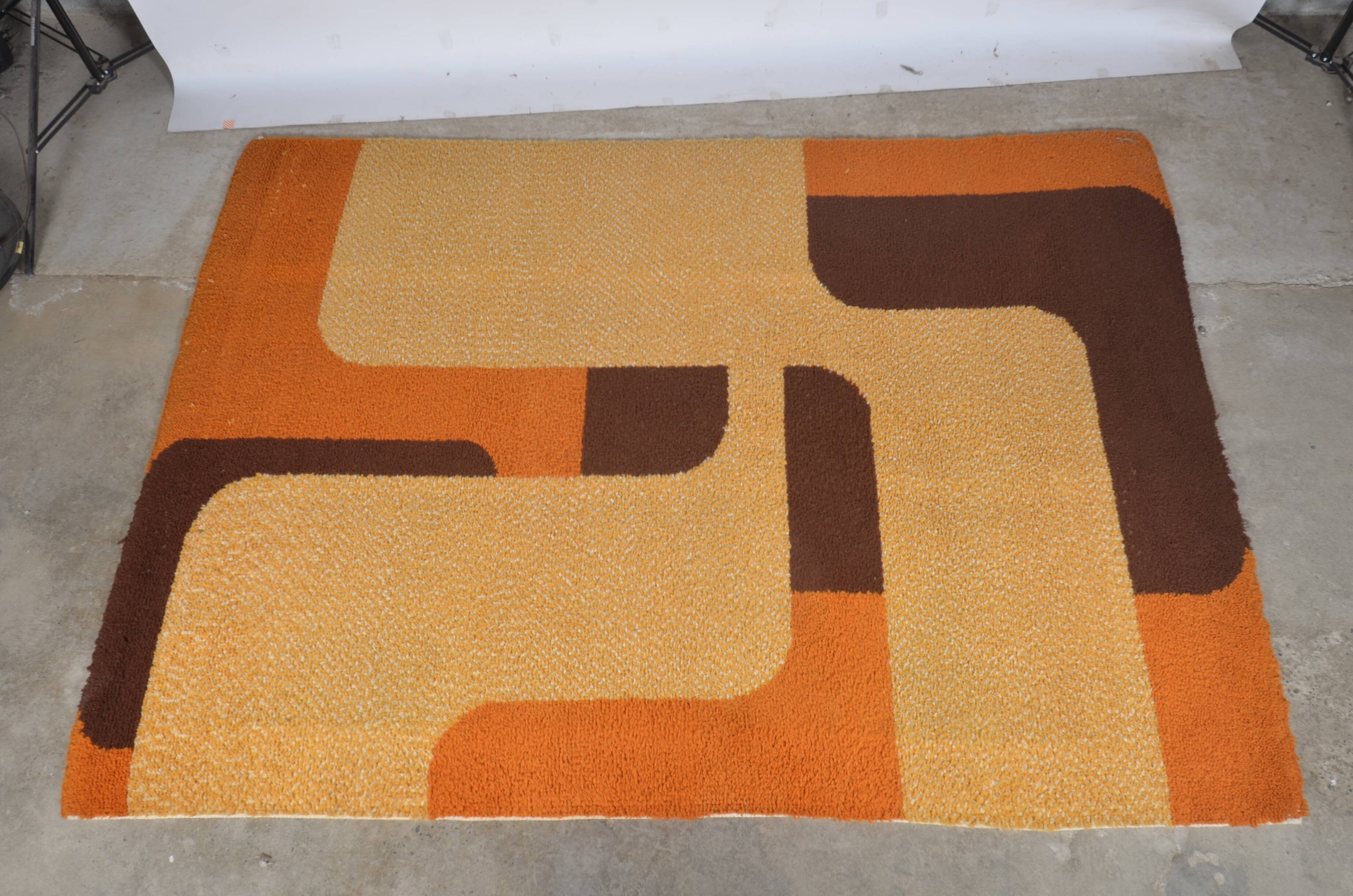 Vintage space age rug 1970