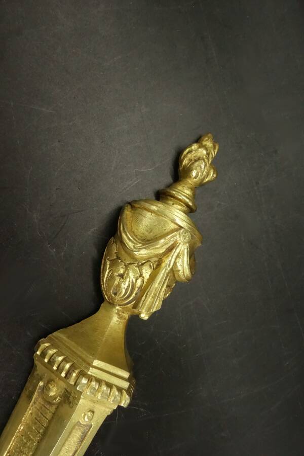 Large Louis XVI style ram's head and urn wall lamp - gilded bronze