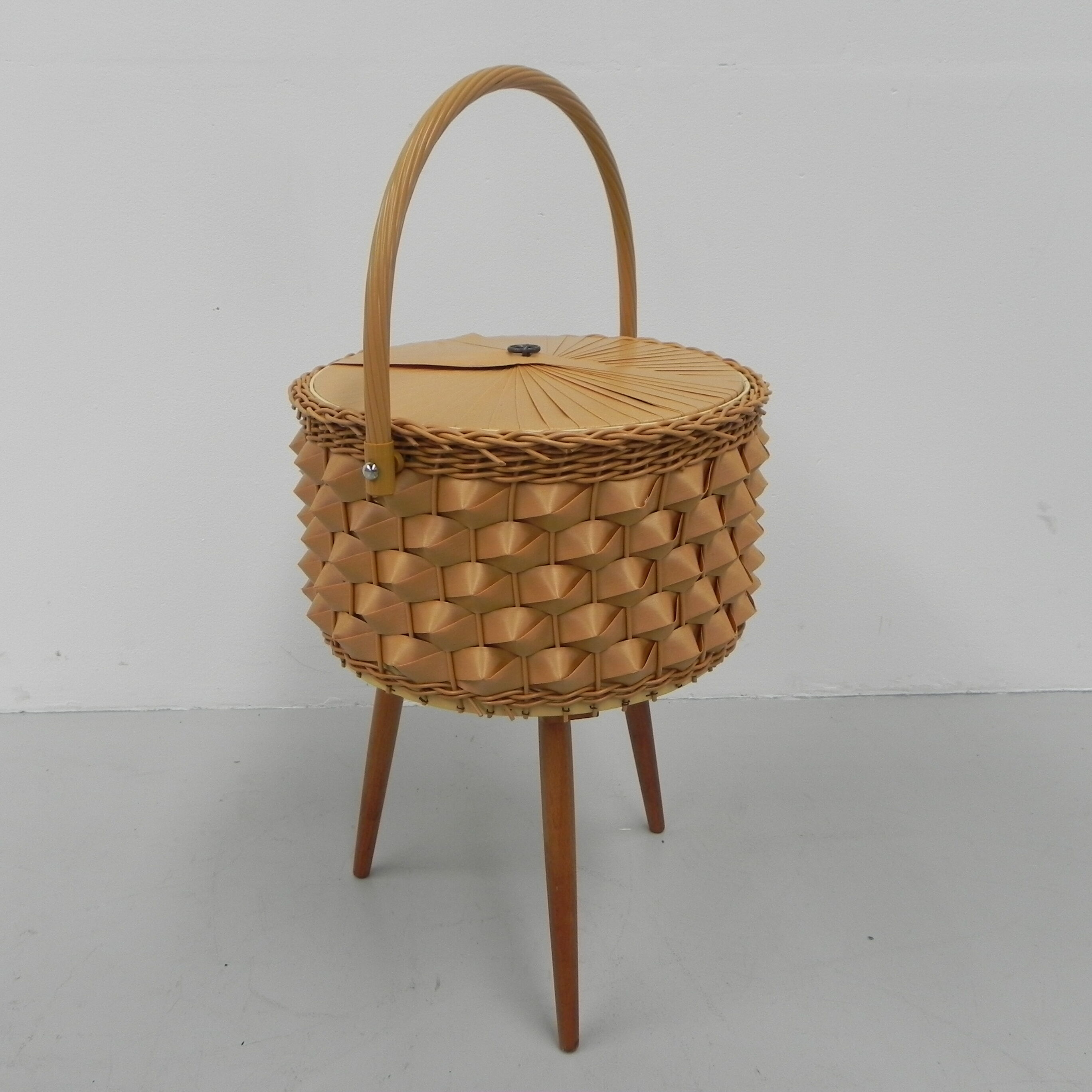 Storage Vintage Faux Wicker Sewing Basket Footed Sewing & Needlecraft