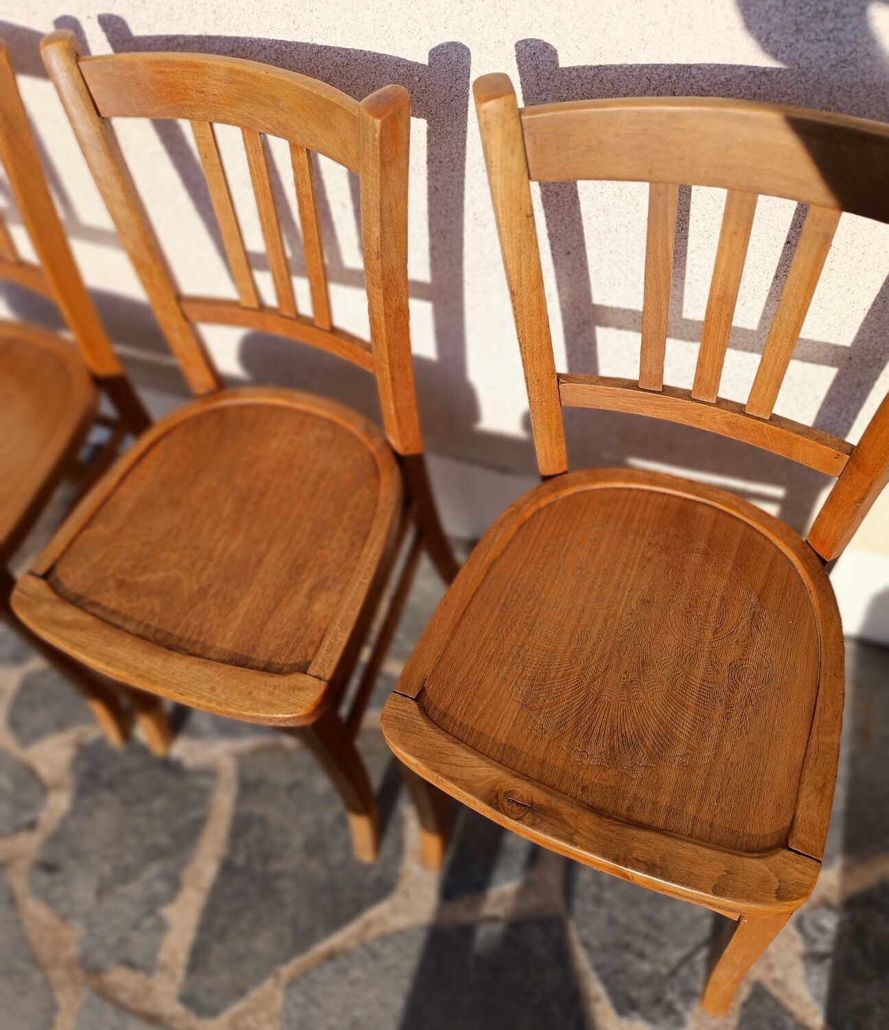 Set of 3 Luterma chiseled bistro chairs