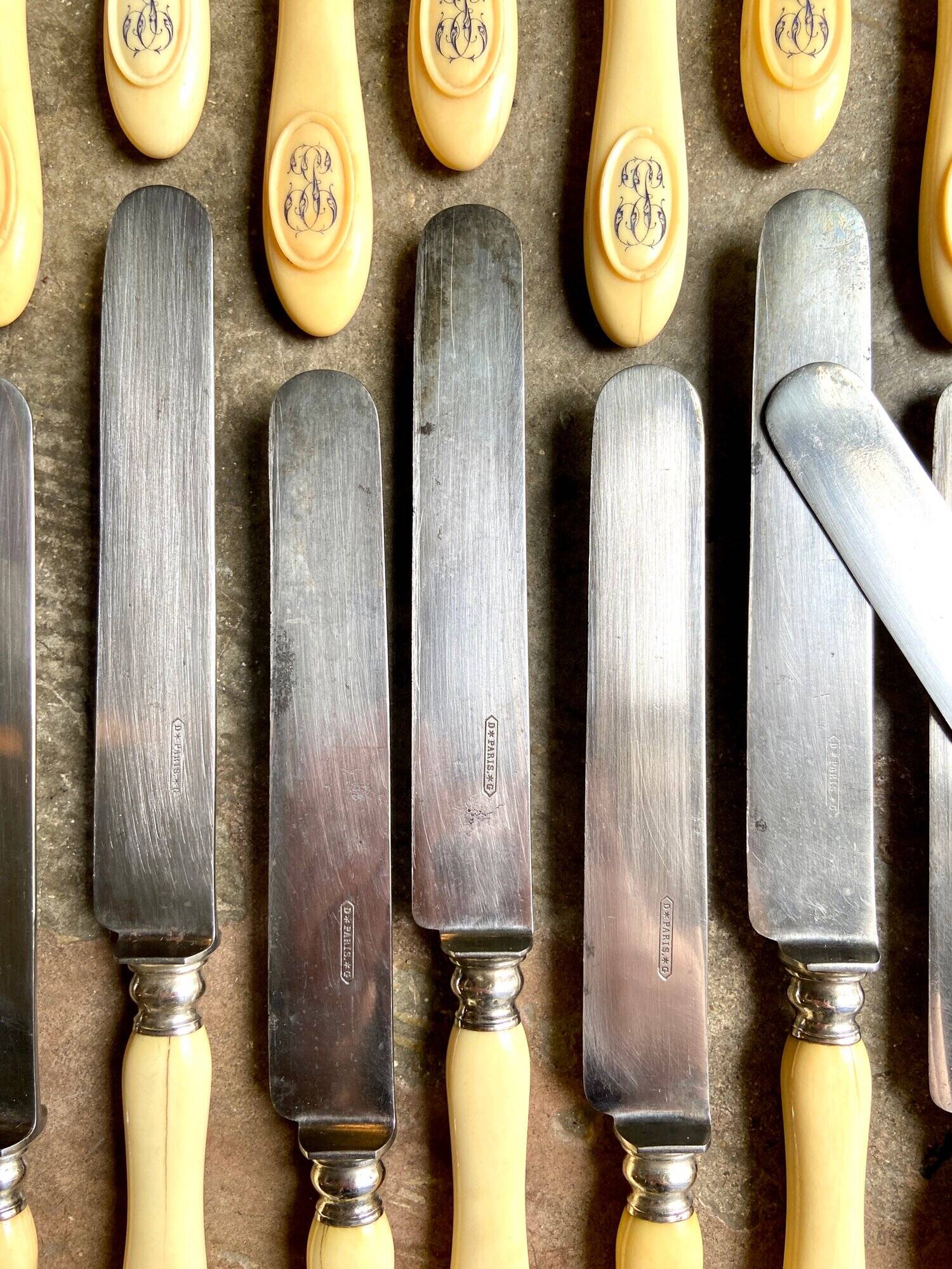17 knives in steel, silver and monogrammed bone JE, late nineteenth century