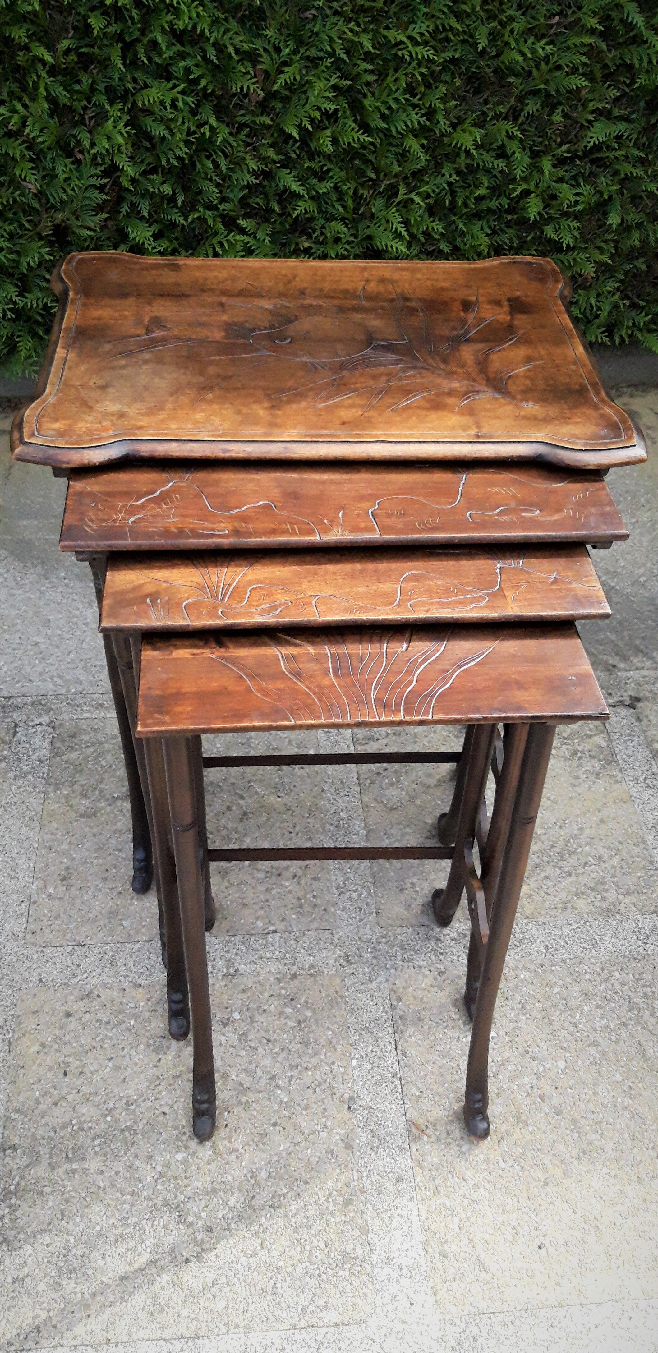 tables gigogne art nouveau floral motifs