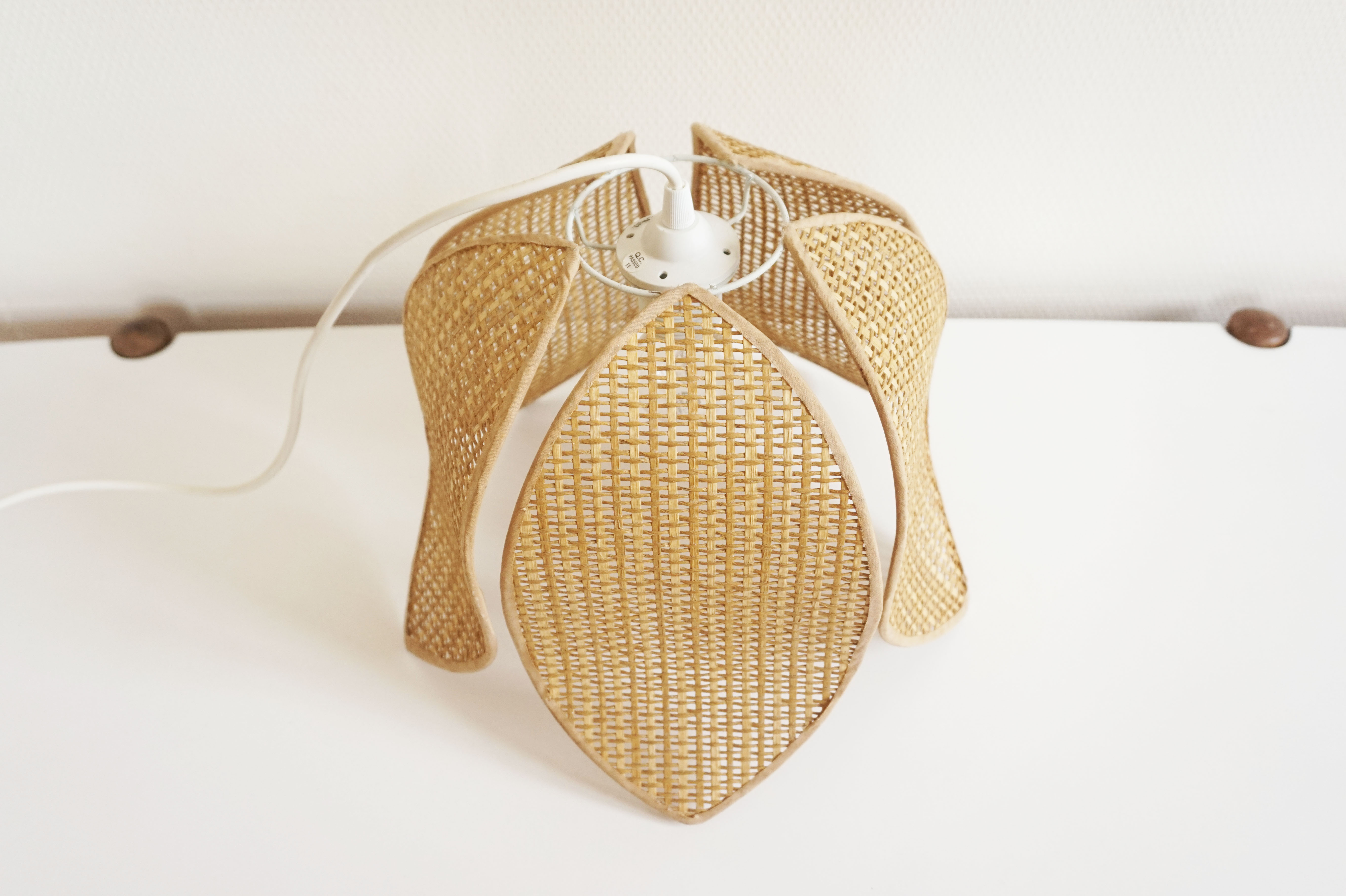 Braided rattan flower hanging lamp