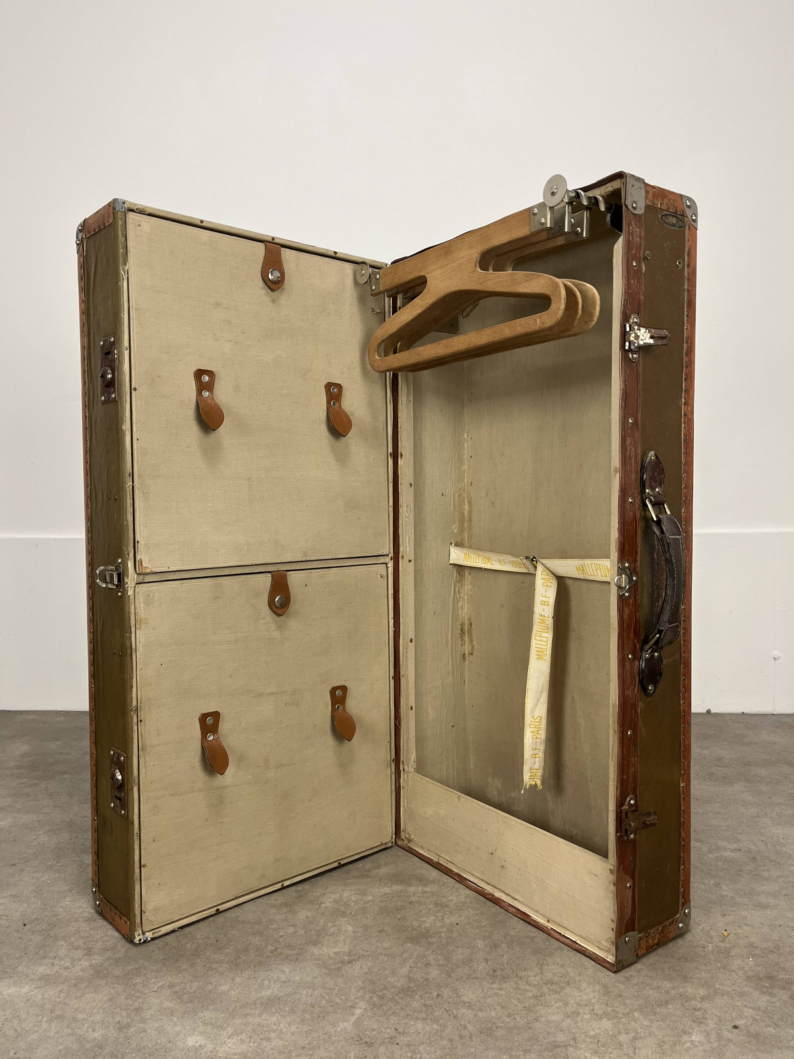 “MallePlume Paris” cabin trunk