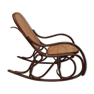 Rocking-chair vintage pour enfant en rotin foncé et cannage, fauteuil à bascule