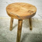 Tripod farm stool