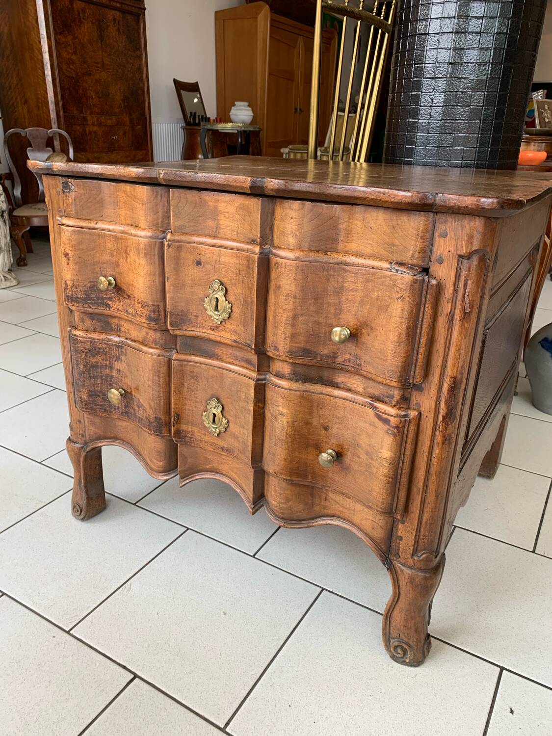 Antique 18th century chest of drawers