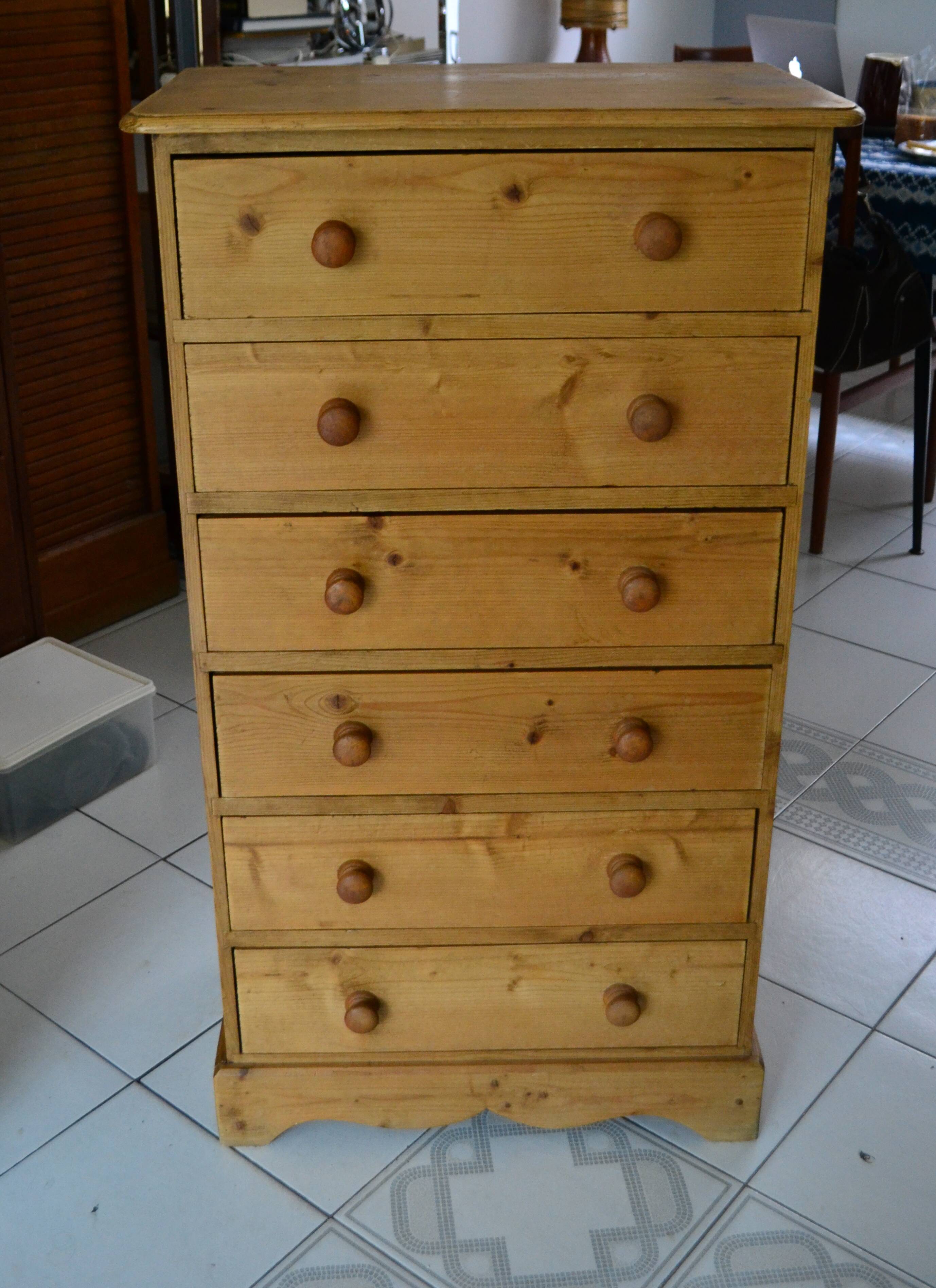 Vintage pine chest of drawers with 6 drawers
