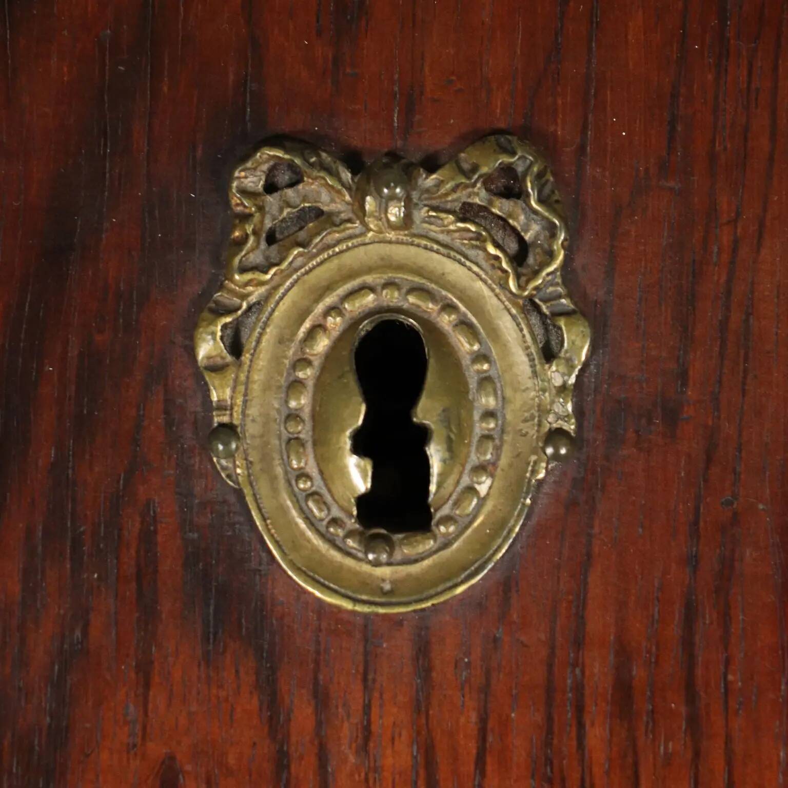Piedmontese secretary with a drop-leaf, Italy, 18th century.