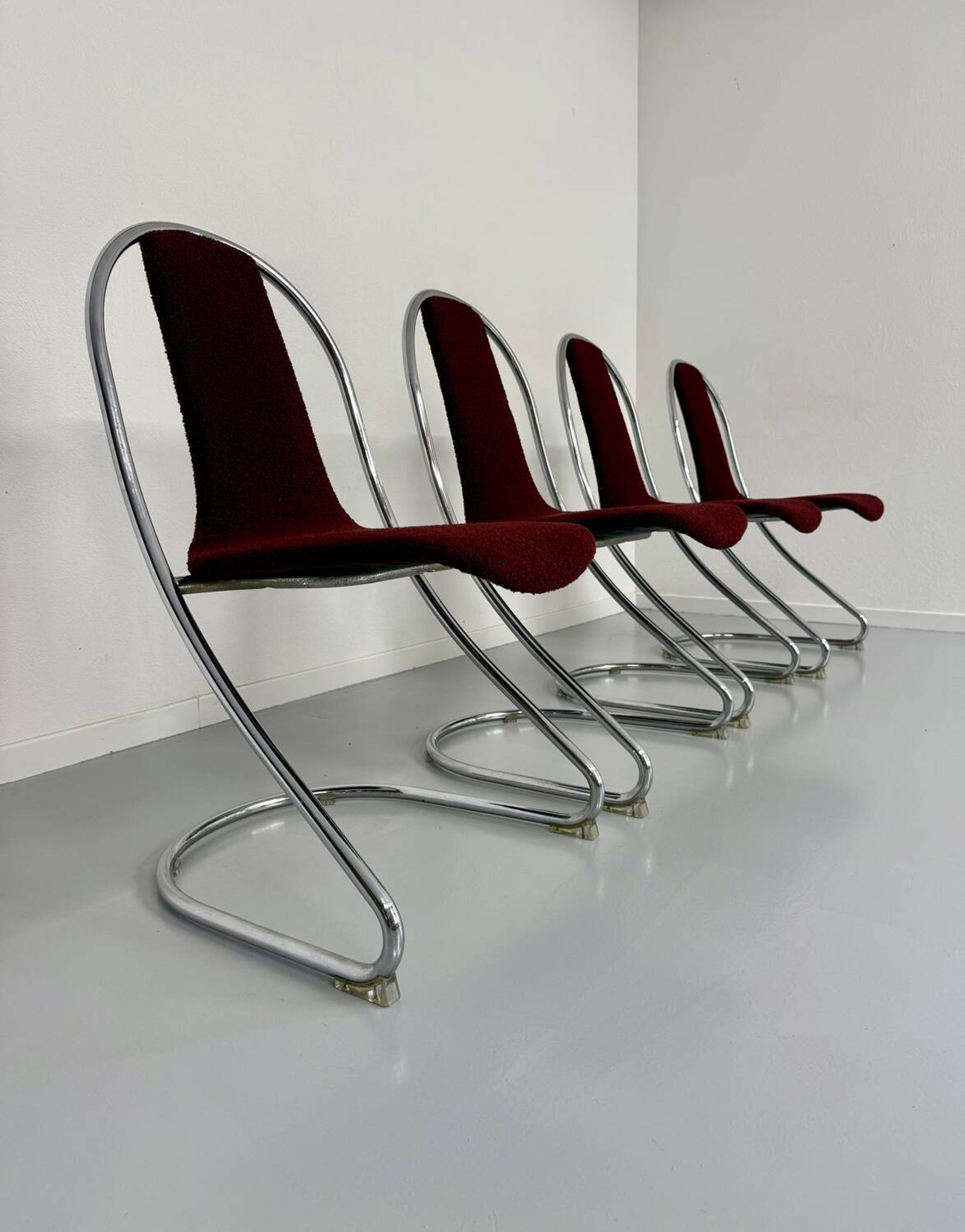 Set of 4 tubular chairs, Italian design, 70s vintage, Cantilever