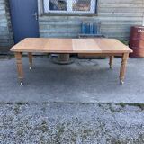 Table carrée en bois brut avec 2 rallonges
