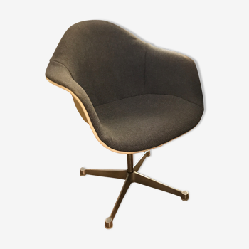 Swivel armchair by Charles & Ray Eames Herman Miller edition