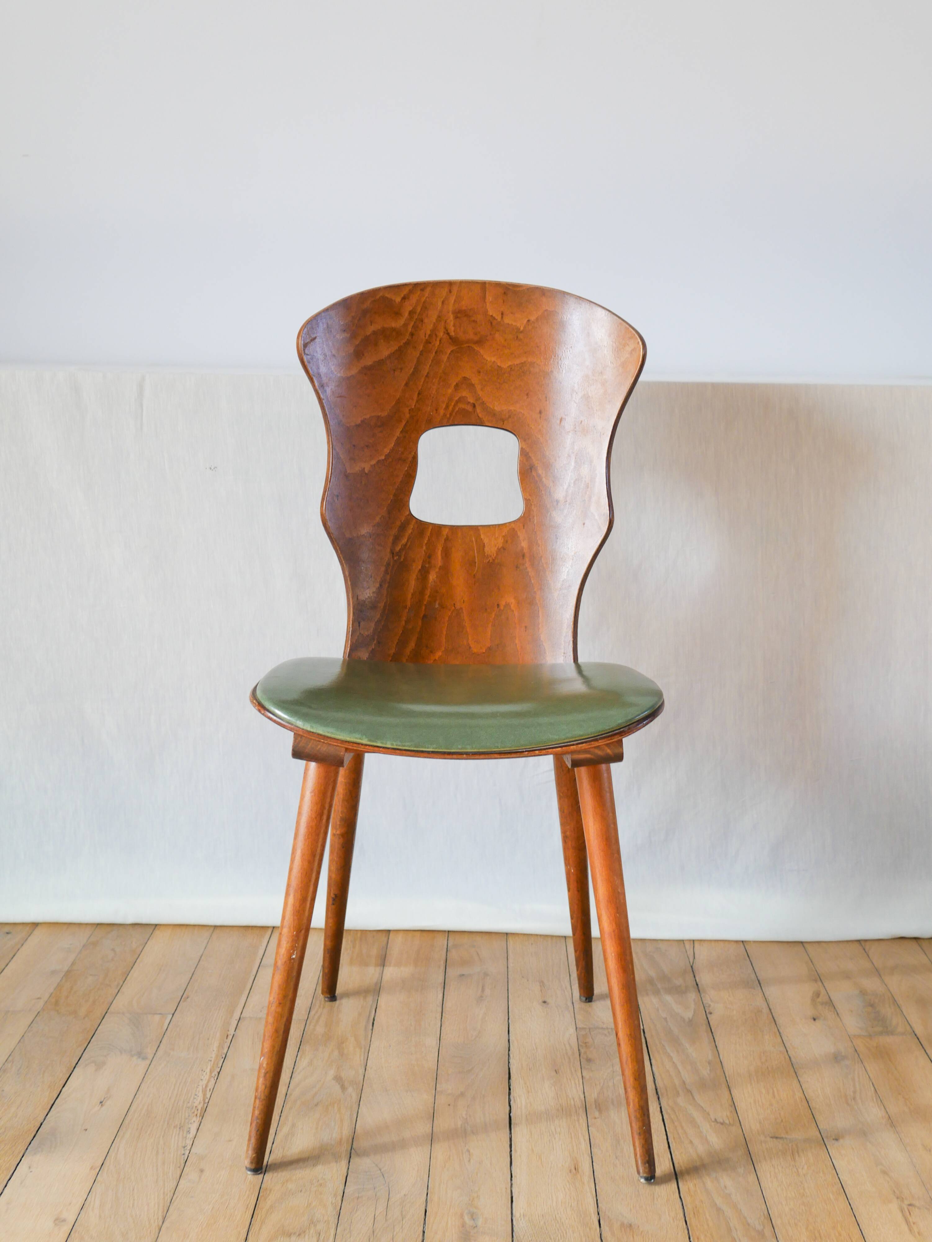 chaise Baumann en bois et skaï modèle Gentiane, 1950